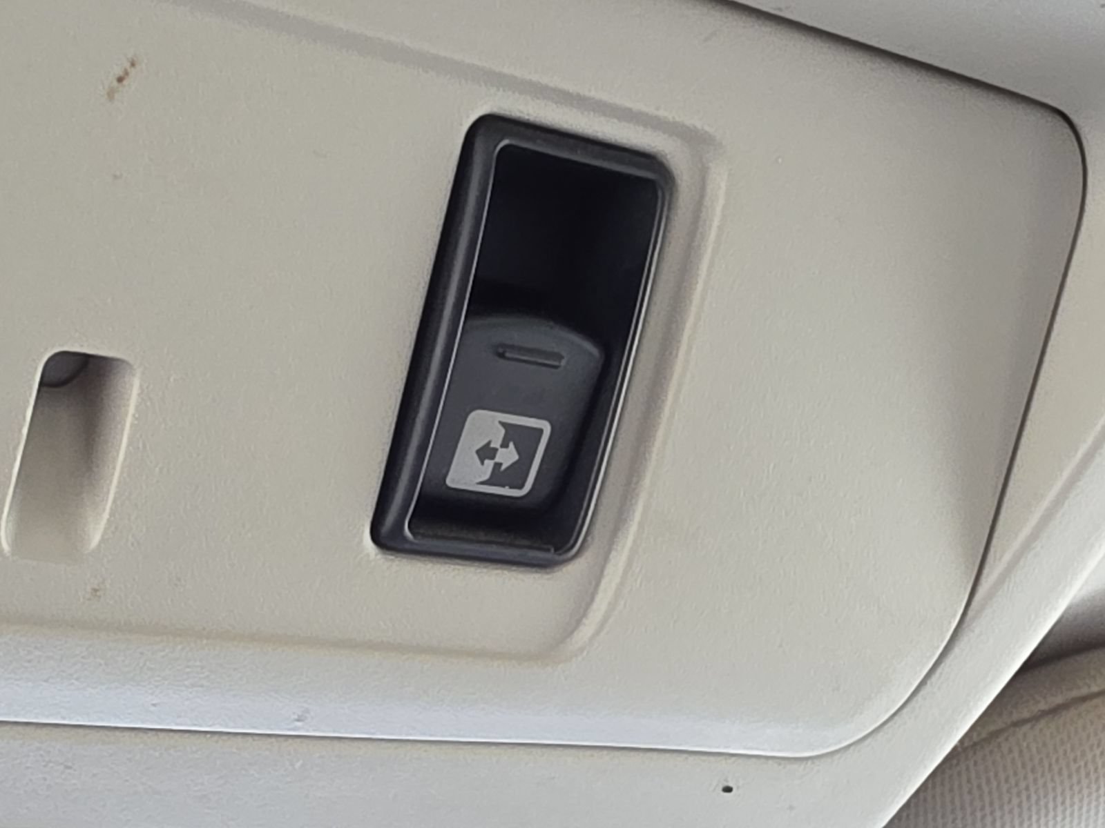 Used 2017 Nissan Titan SV AWD/4WD image 34