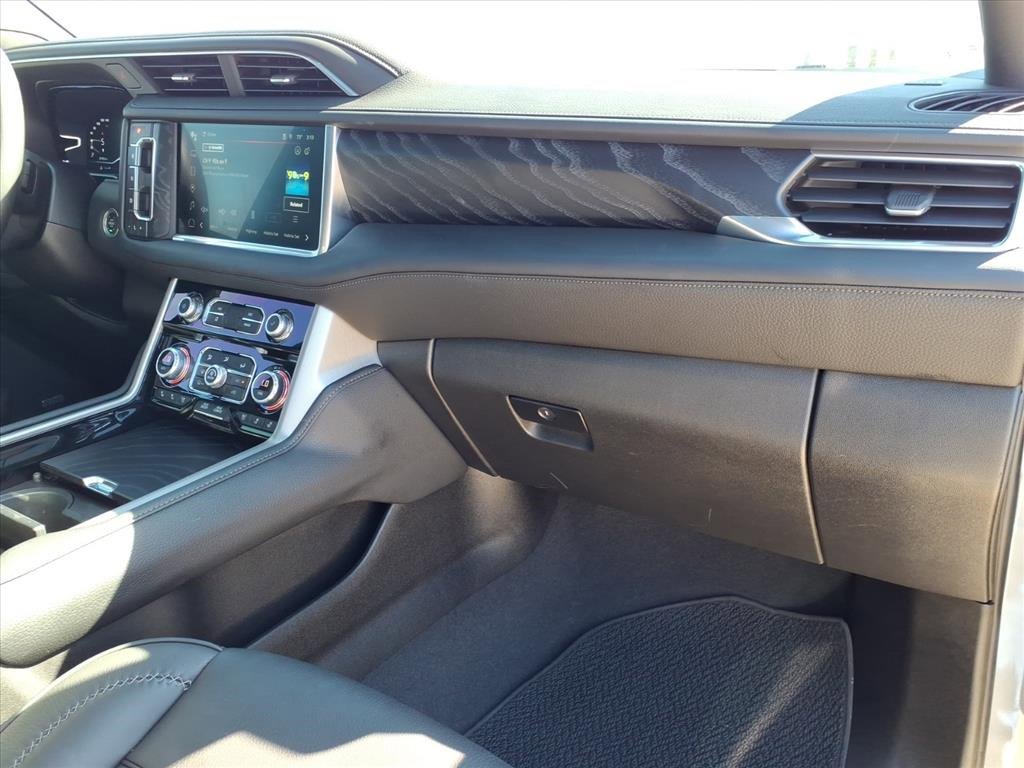 Used 2023 GMC Yukon Denali Ultimate image 16