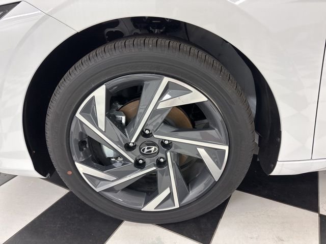 Used 2025 Hyundai Elantra SEL FWD image 5