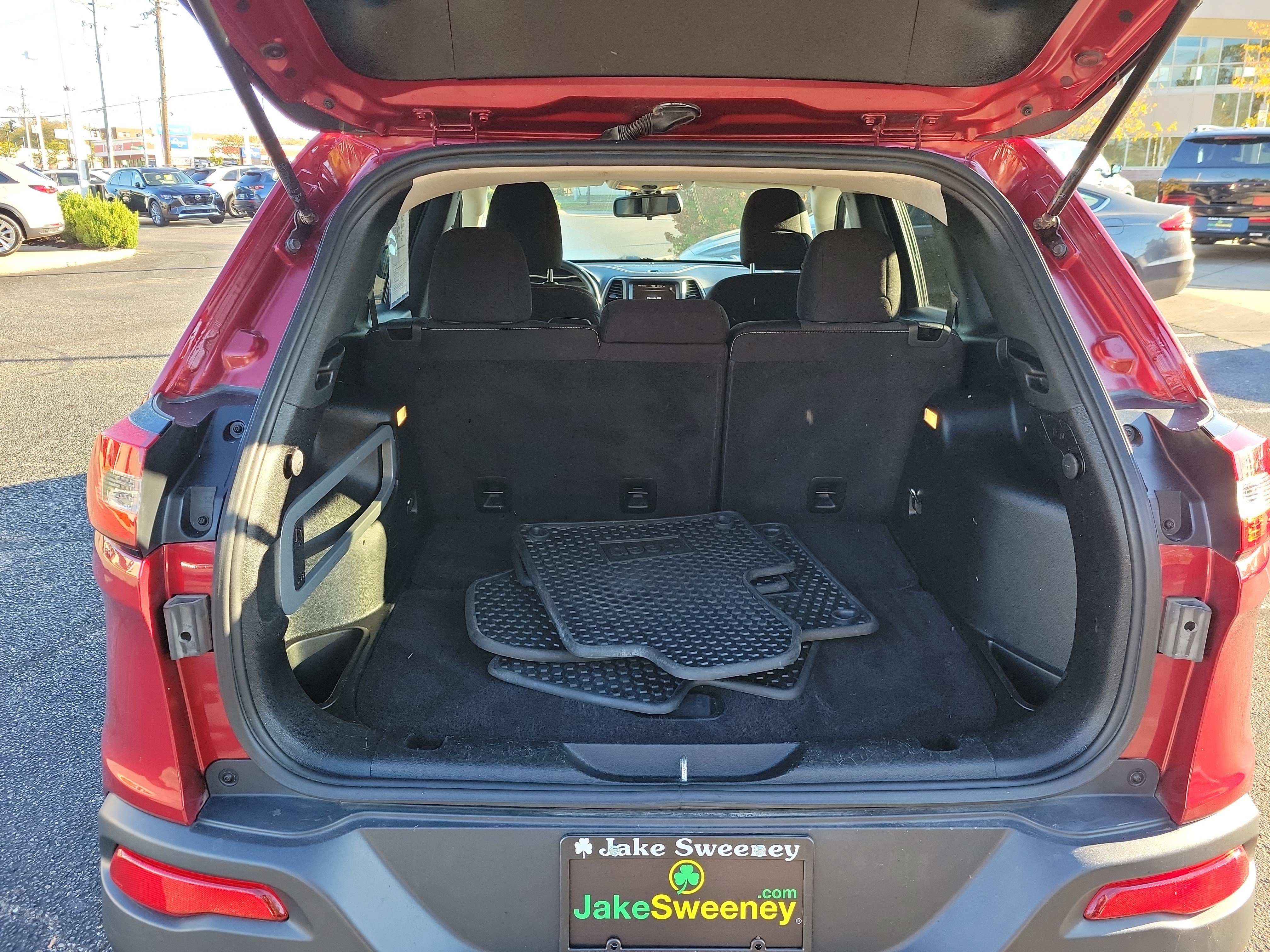 Used 2015 Jeep Cherokee Latitude w/ Cold Weather Group FWD image 9