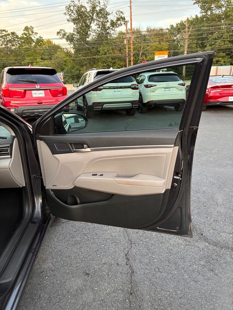 Used 2020 Hyundai Elantra Limited FWD image 19