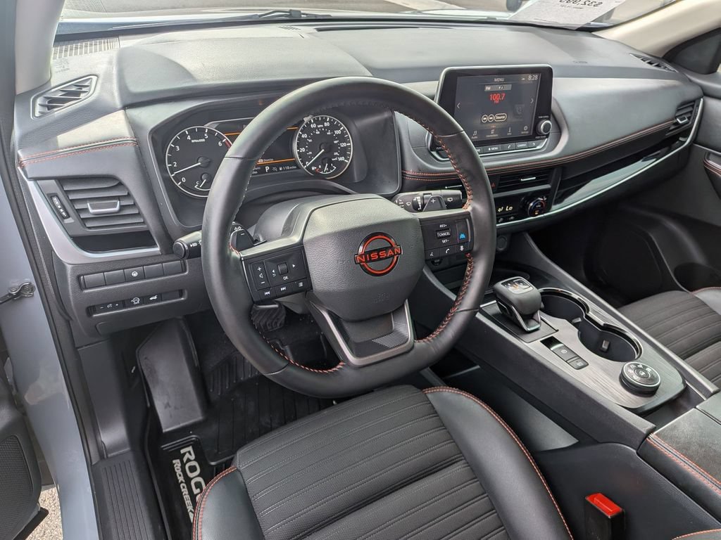 Used 2025 Nissan Rogue SV AWD/4WD image 10