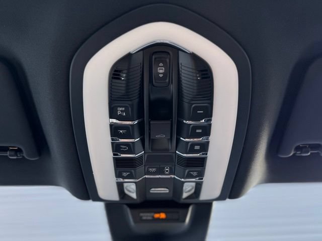Certified 2026 Porsche Macan AWD/4WD image 26