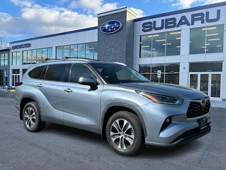 Used 2021 Toyota Highlander XLE