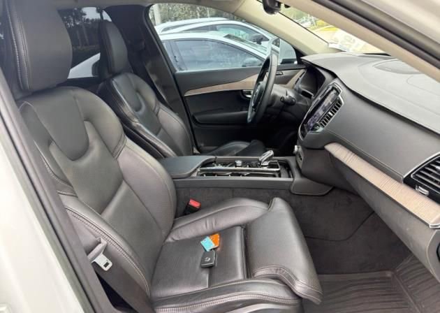 Used 2023 Volvo XC90 B6 Ultimate w/ Protection Package Premier image 7