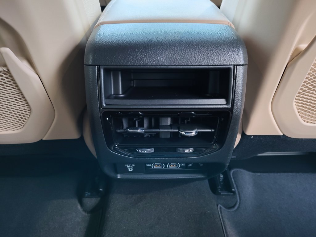 New 2025 Jeep Grand Cherokee Limited RWD image 32