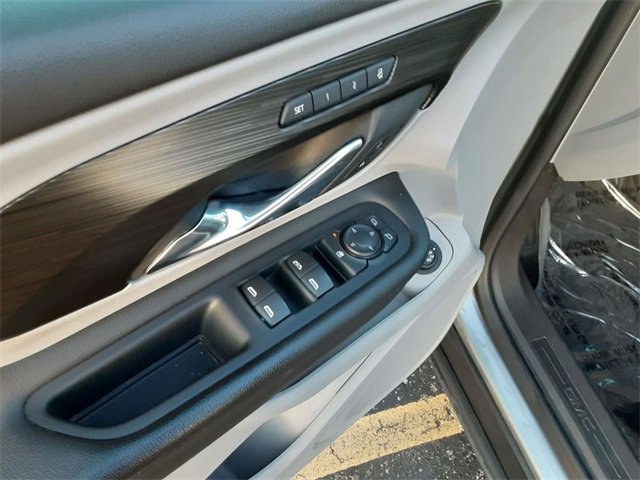 Used 2024 GMC Terrain SLT image 13