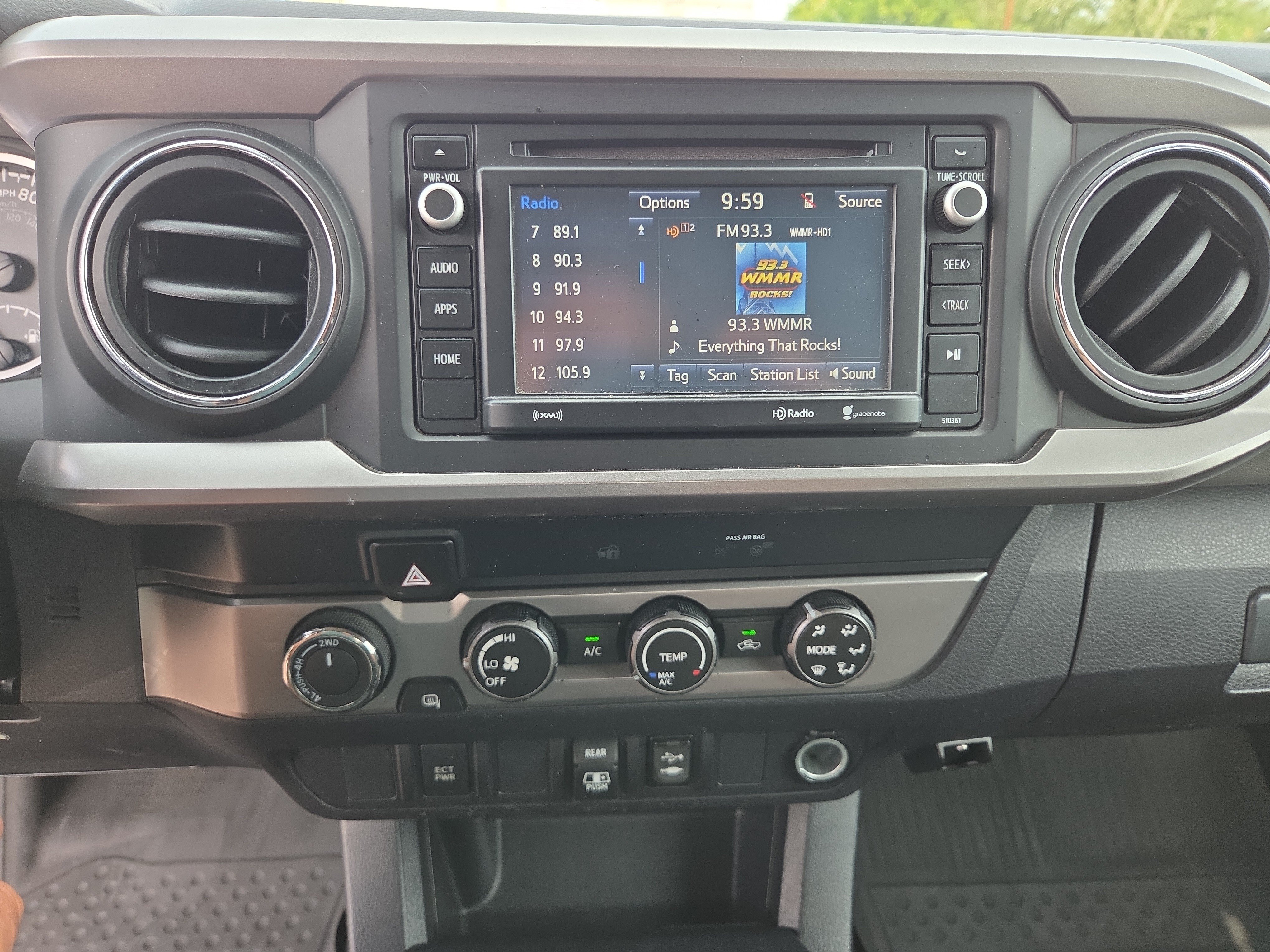 Used 2019 Toyota Tacoma SR5 AWD/4WD image 23