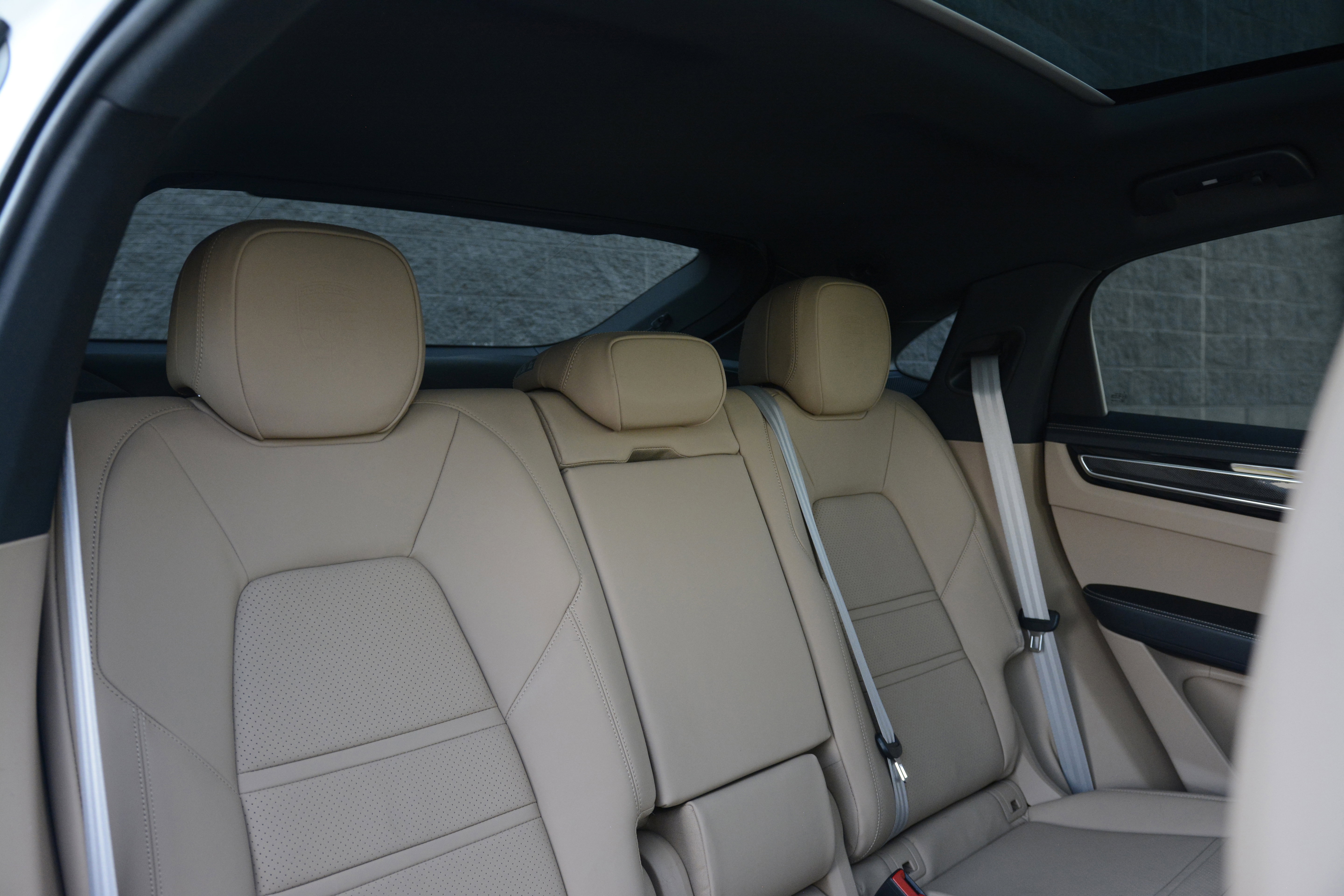 Certified 2023 Porsche Cayenne S Platinum image 36