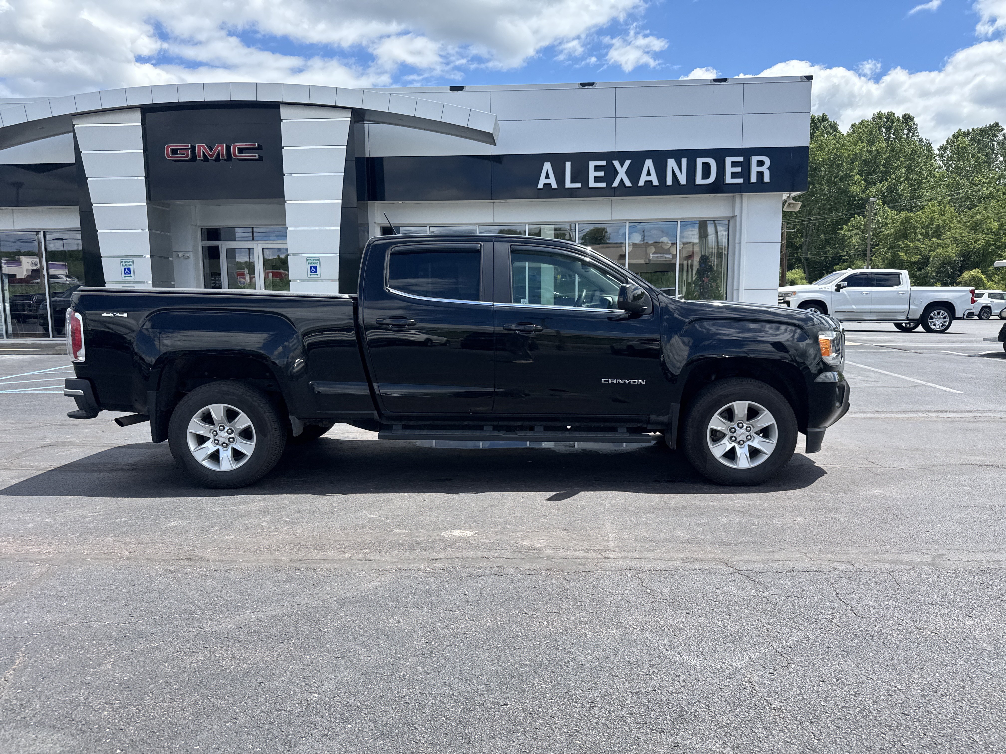Used 2015 GMC Canyon SLE w/ SLE Convenience Package AWD/4WD image 2