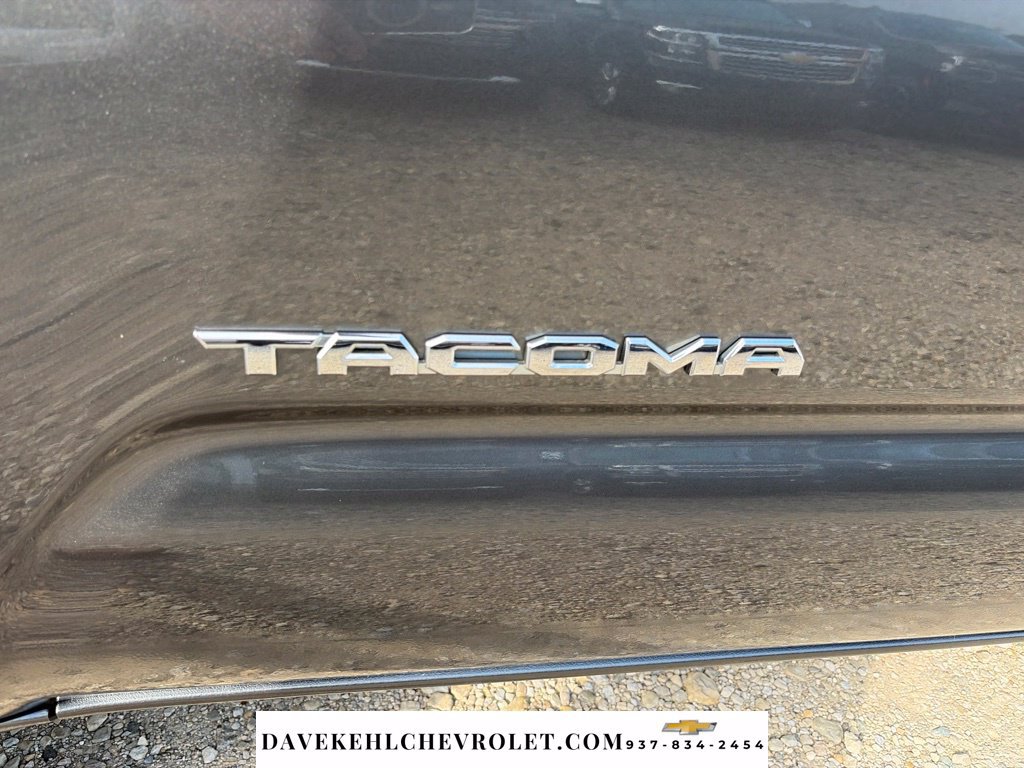 Used 2016 Toyota Tacoma TRD Sport AWD/4WD image 39