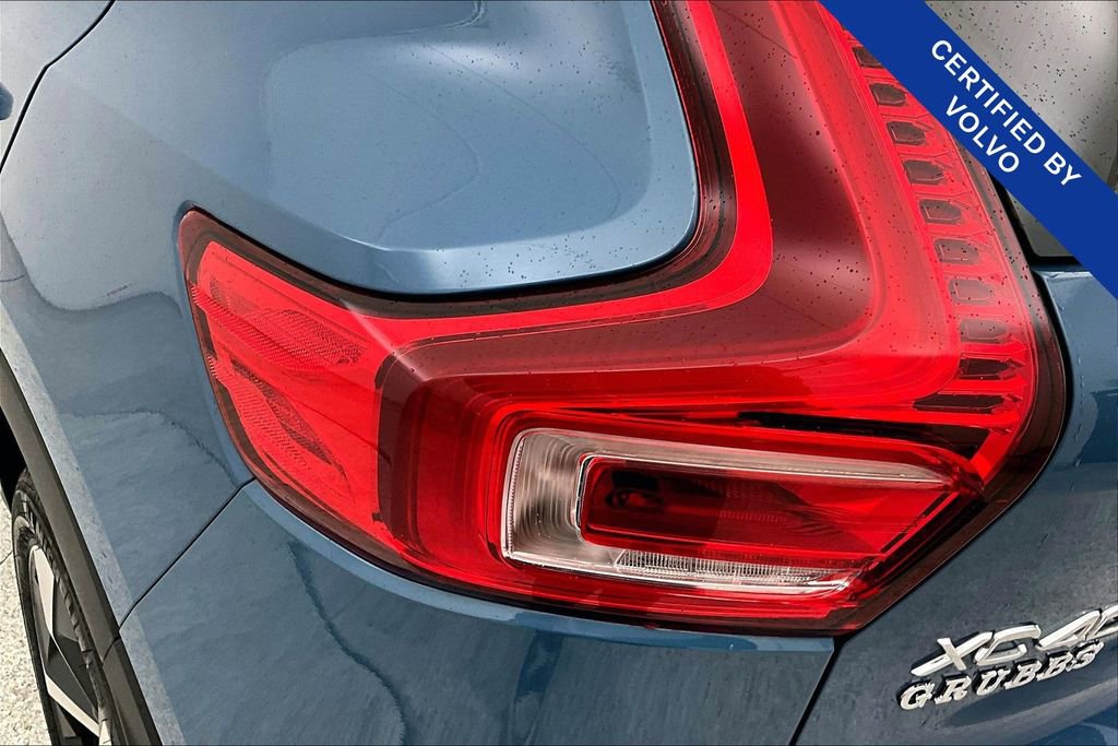 Used 2025 Volvo XC40 B5 Plus image 41