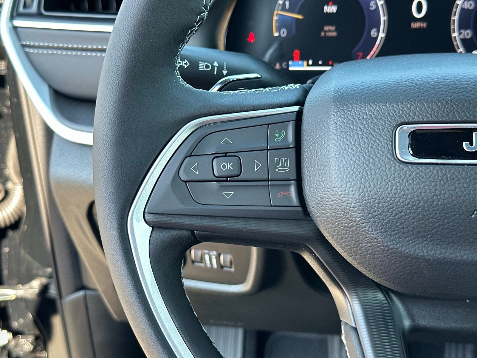 New 2025 Jeep Grand Cherokee Altitude AWD/4WD image 31