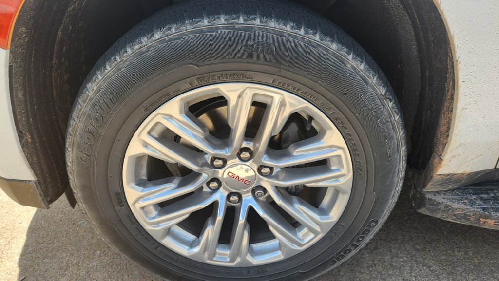 Used 2023 GMC Yukon XL SLT AWD/4WD image 10