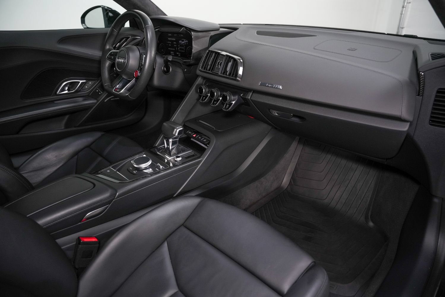 Used 2018 Audi R8 V10 w/ Premium Package RWD image 27