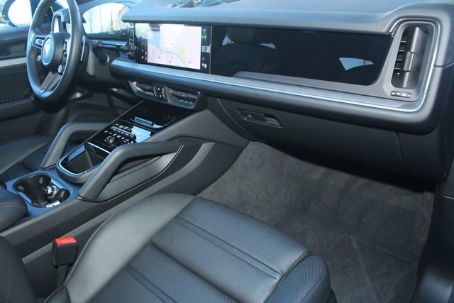 Certified 2025 Porsche Cayenne Coupe image 28