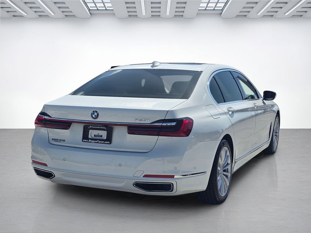 Used 2022 BMW 740i w/ Premium Package image 3