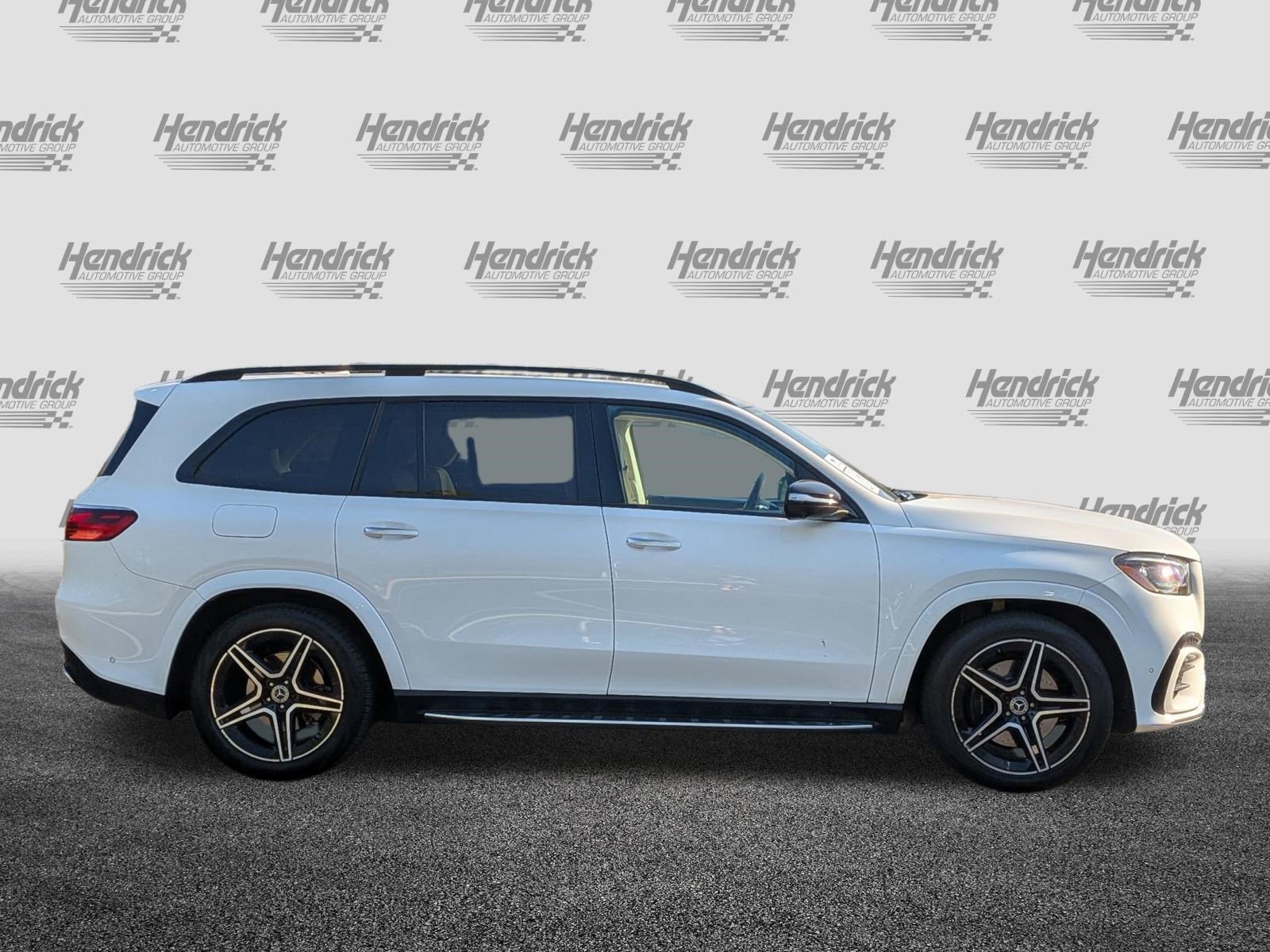 Used 2024 Mercedes-Benz GLS 450 4MATIC image 11