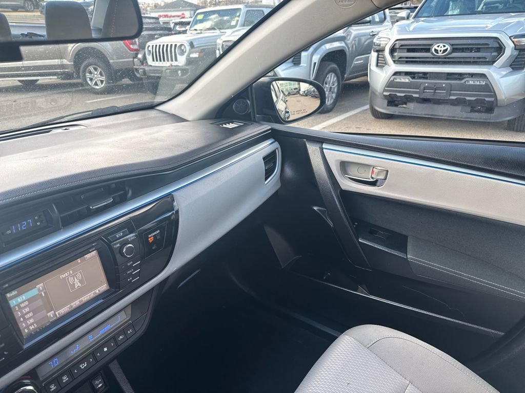 Used 2015 Toyota Corolla LE image 25