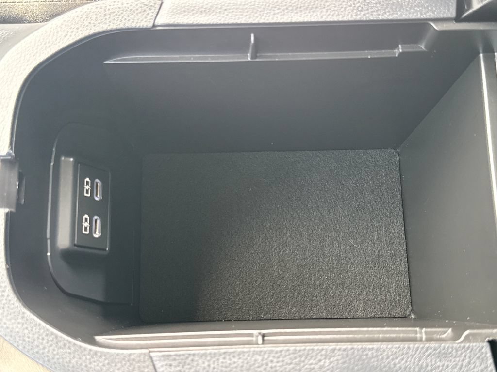 Used 2025 Toyota RAV4 XLE AWD/4WD image 27