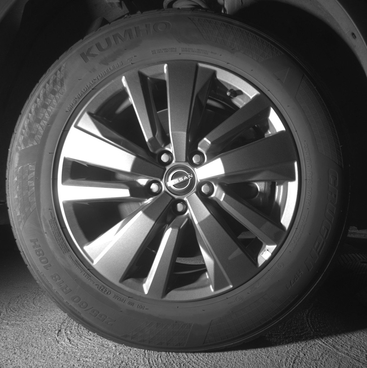 Used 2025 Nissan Pathfinder SV FWD image 13