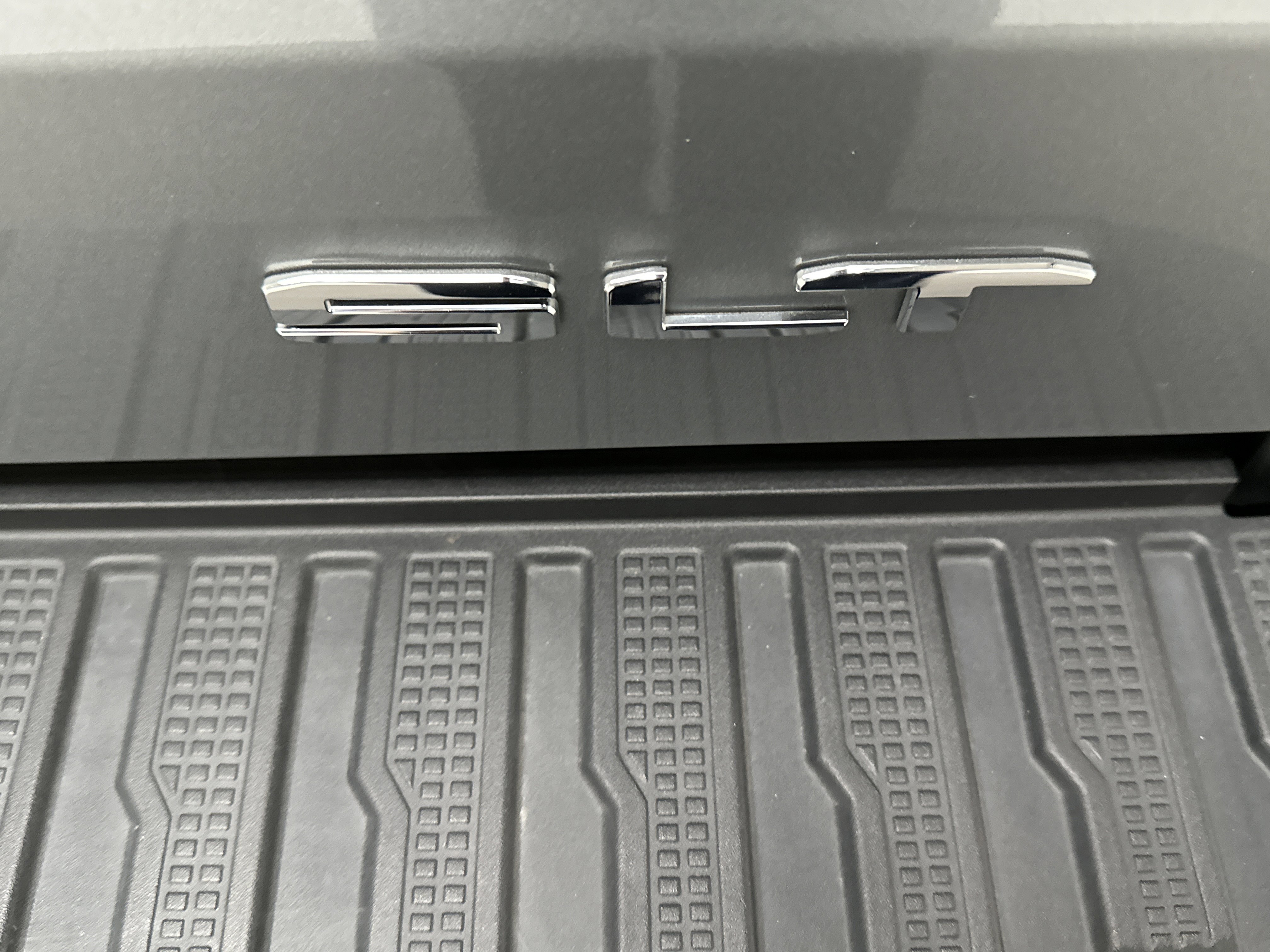 Used 2025 GMC Sierra 1500 SLT image 14