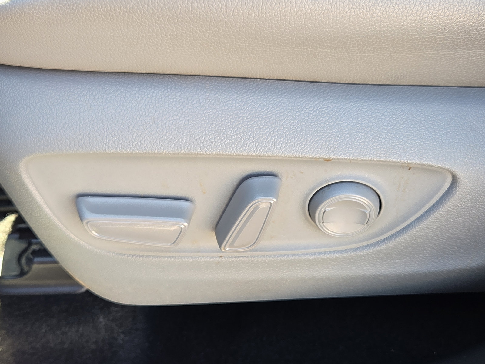Used 2024 Toyota Highlander XLE AWD/4WD image 16
