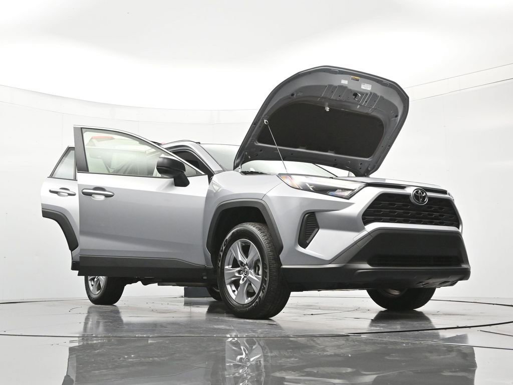 Used 2025 Toyota RAV4 LE AWD/4WD image 49