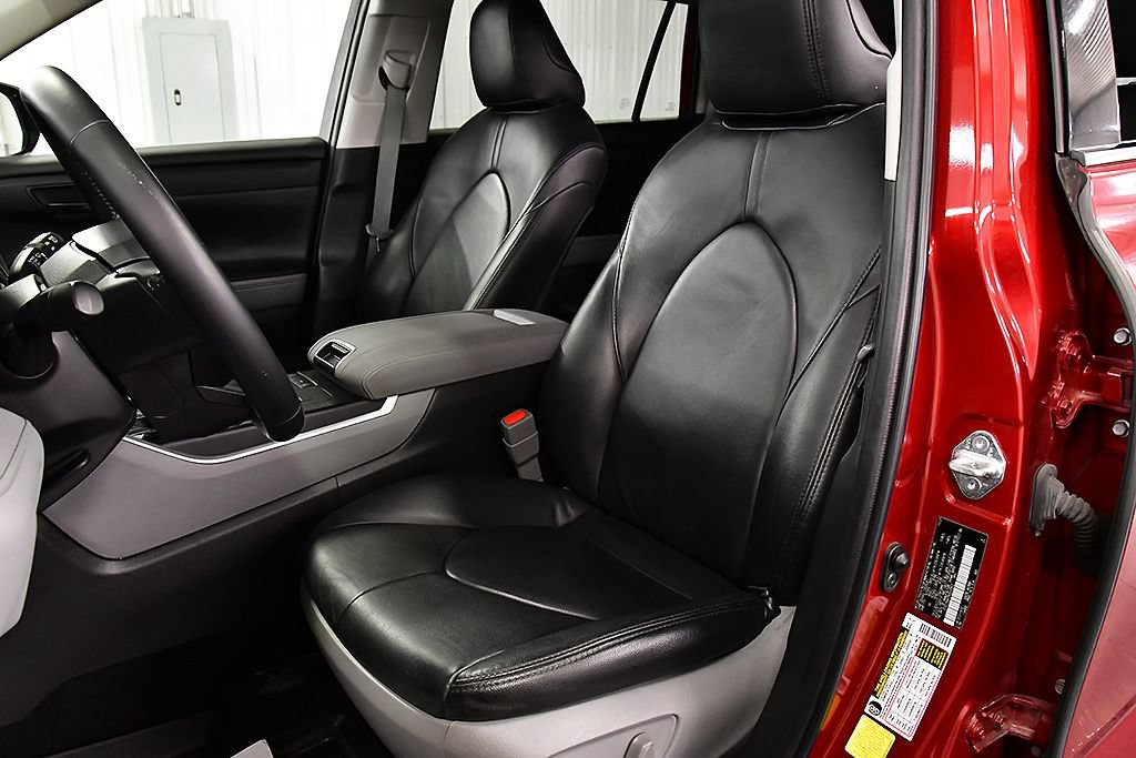 Used 2022 Toyota Highlander LE FWD image 23