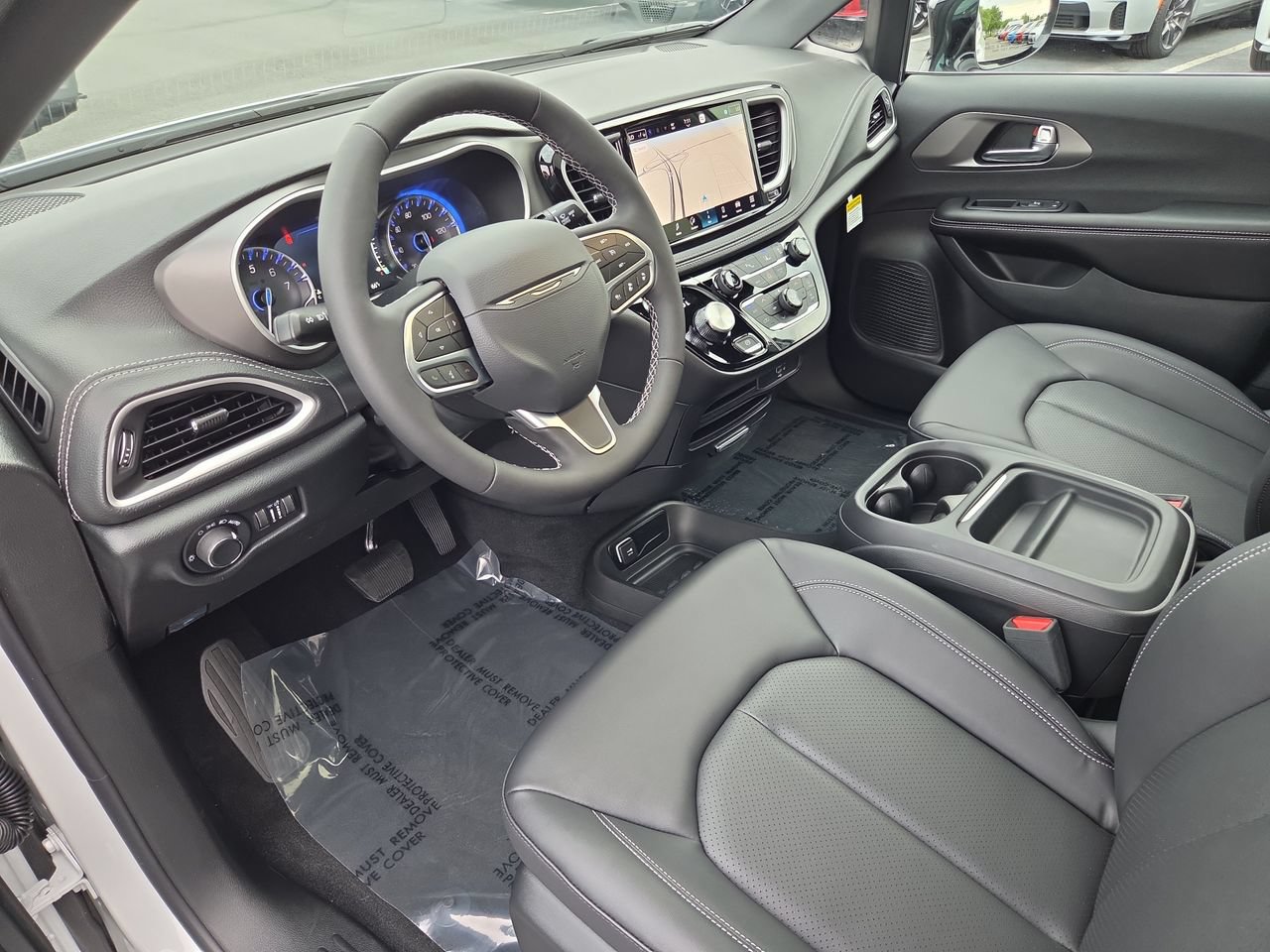 New 2027 Chrysler Pacifica Select w/ Family Tech Group AWD/4WD image 18