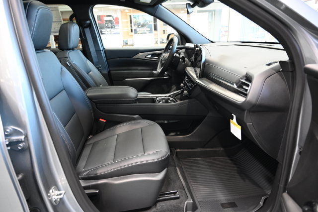 New 2027 Chevrolet Traverse LT w/ LPO, Floor Liner Package AWD/4WD image 10