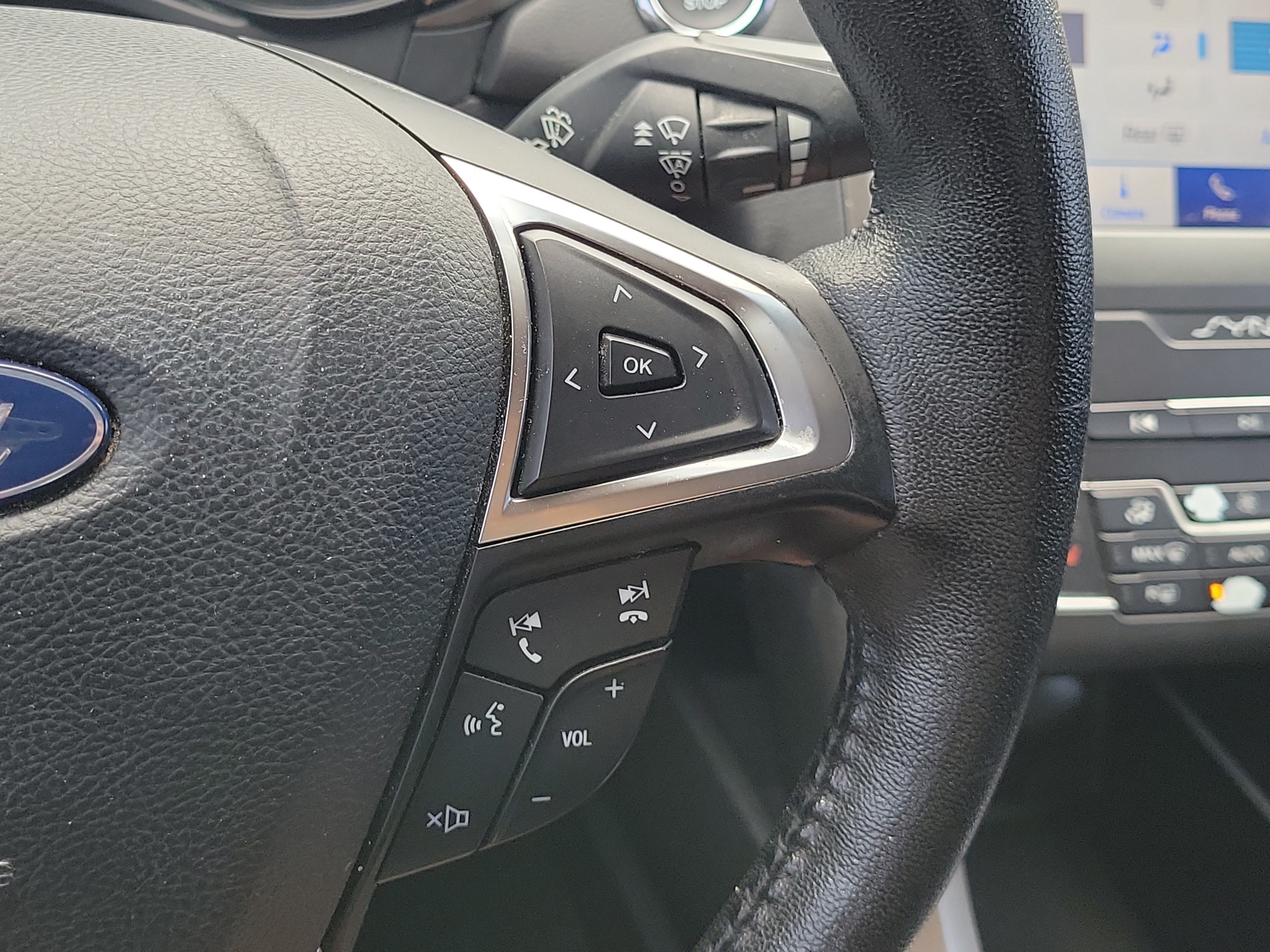 Used 2020 Ford Fusion SEL FWD image 23