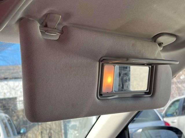 Used 2020 Mitsubishi Outlander AWD image 30