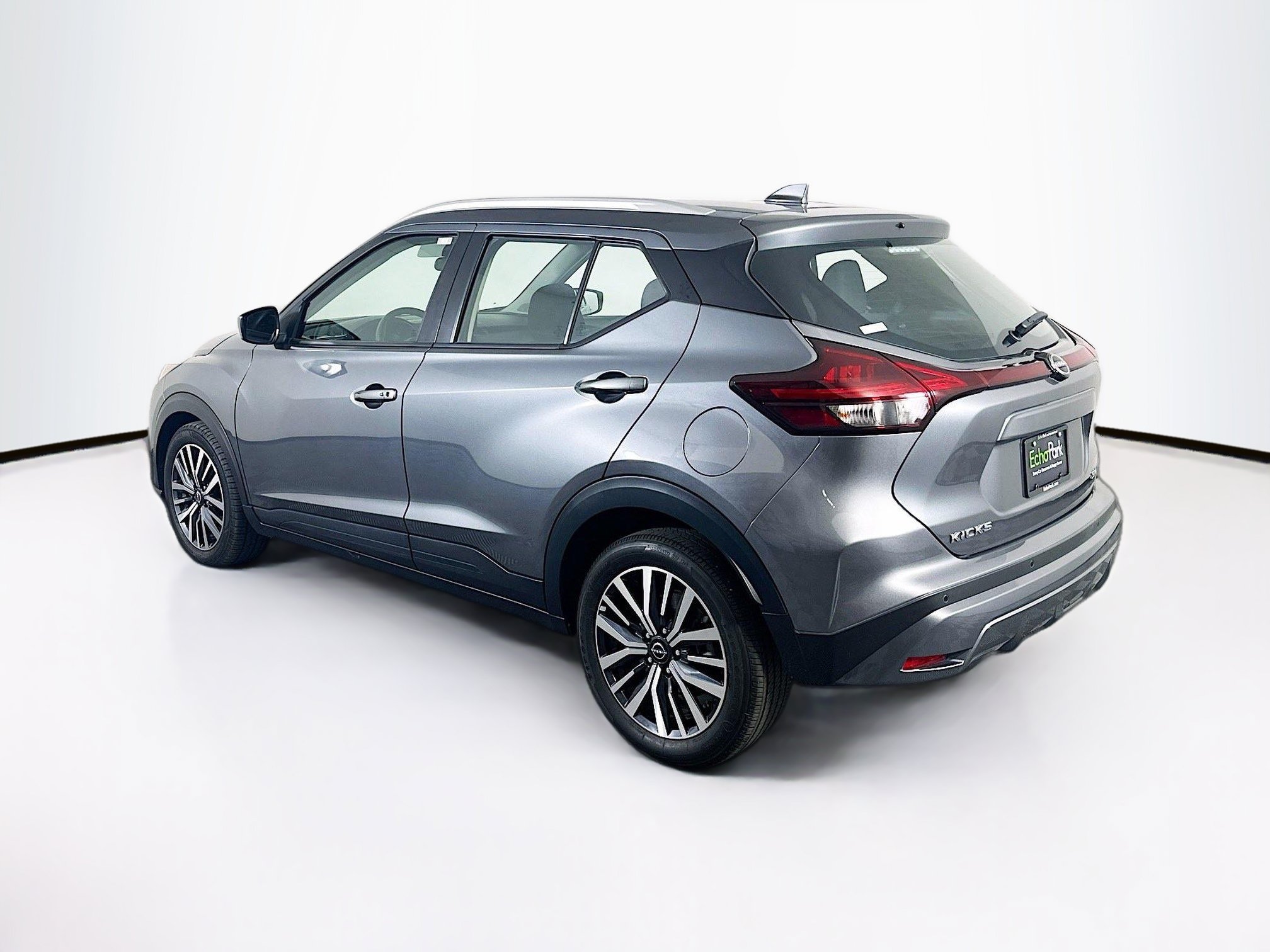 Used 2022 Nissan Kicks SV FWD image 5