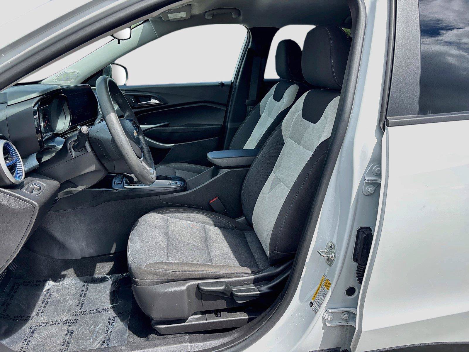 Used 2025 Chevrolet Trax LS FWD image 19