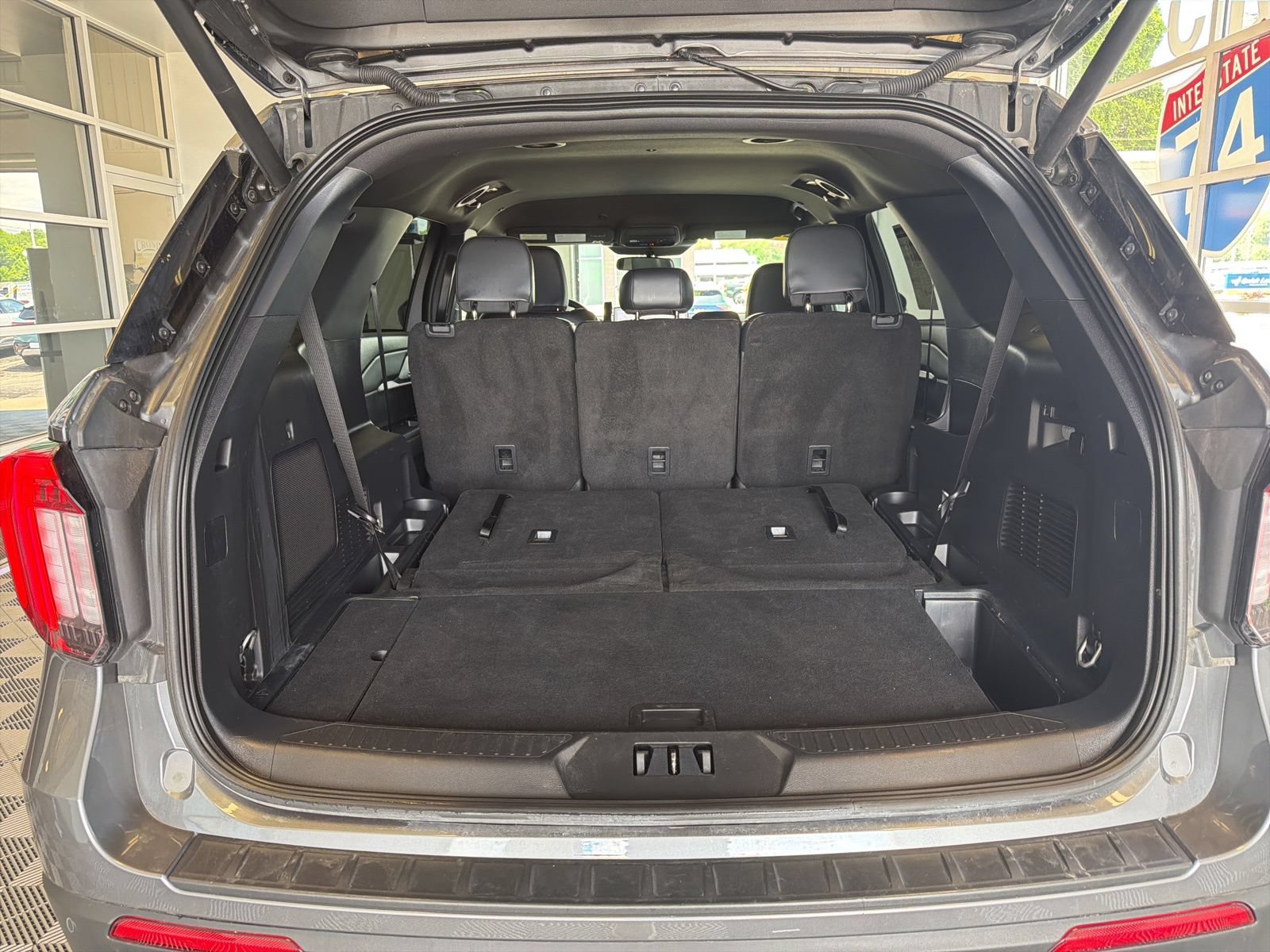 Used 2025 Ford Explorer ST-Line w/ ST-Line Street Pack AWD/4WD image 13