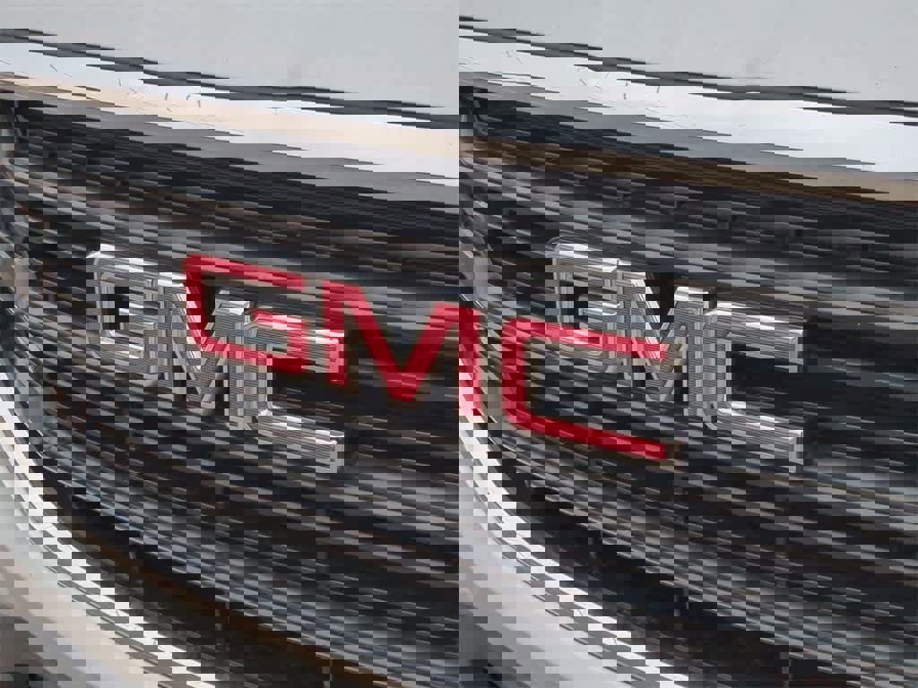 Used 2019 GMC Terrain SLE w/ Driver Convenience Package image 4