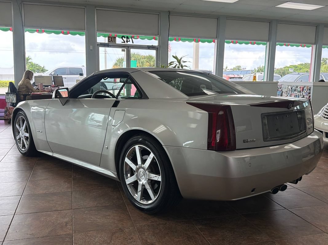 Used 2008 Cadillac XLR RWD image 20