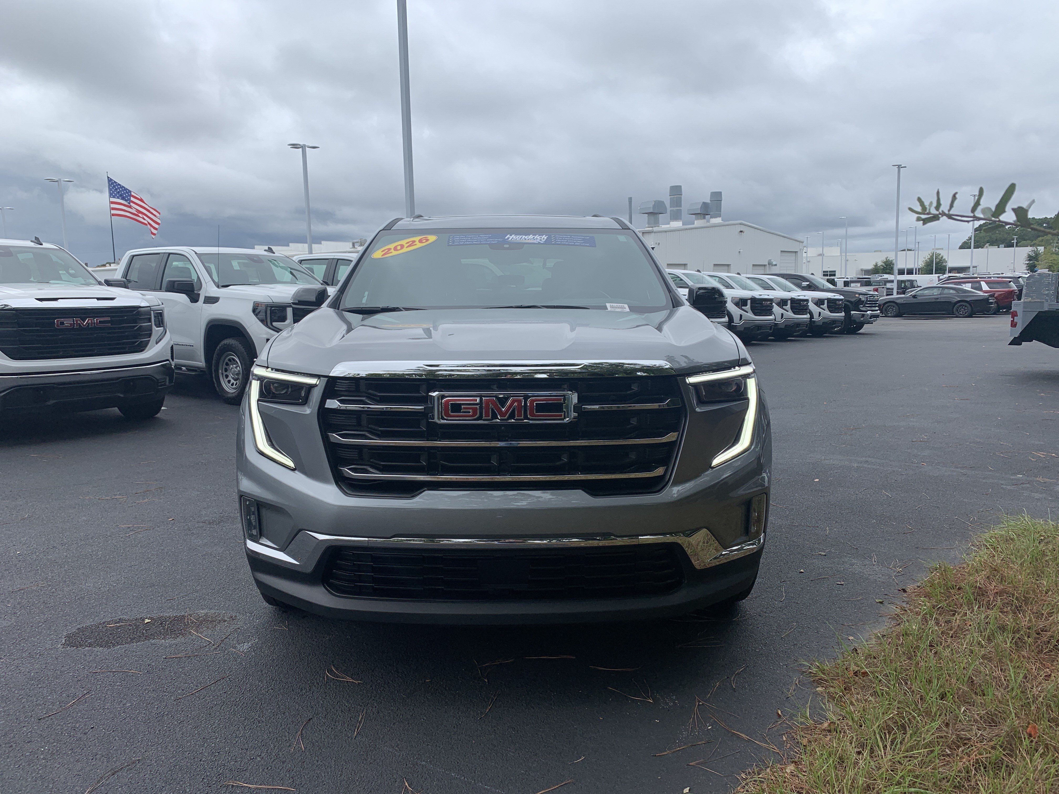 Used 2026 GMC Acadia Elevation w/ Elevation Premium Package FWD image 3