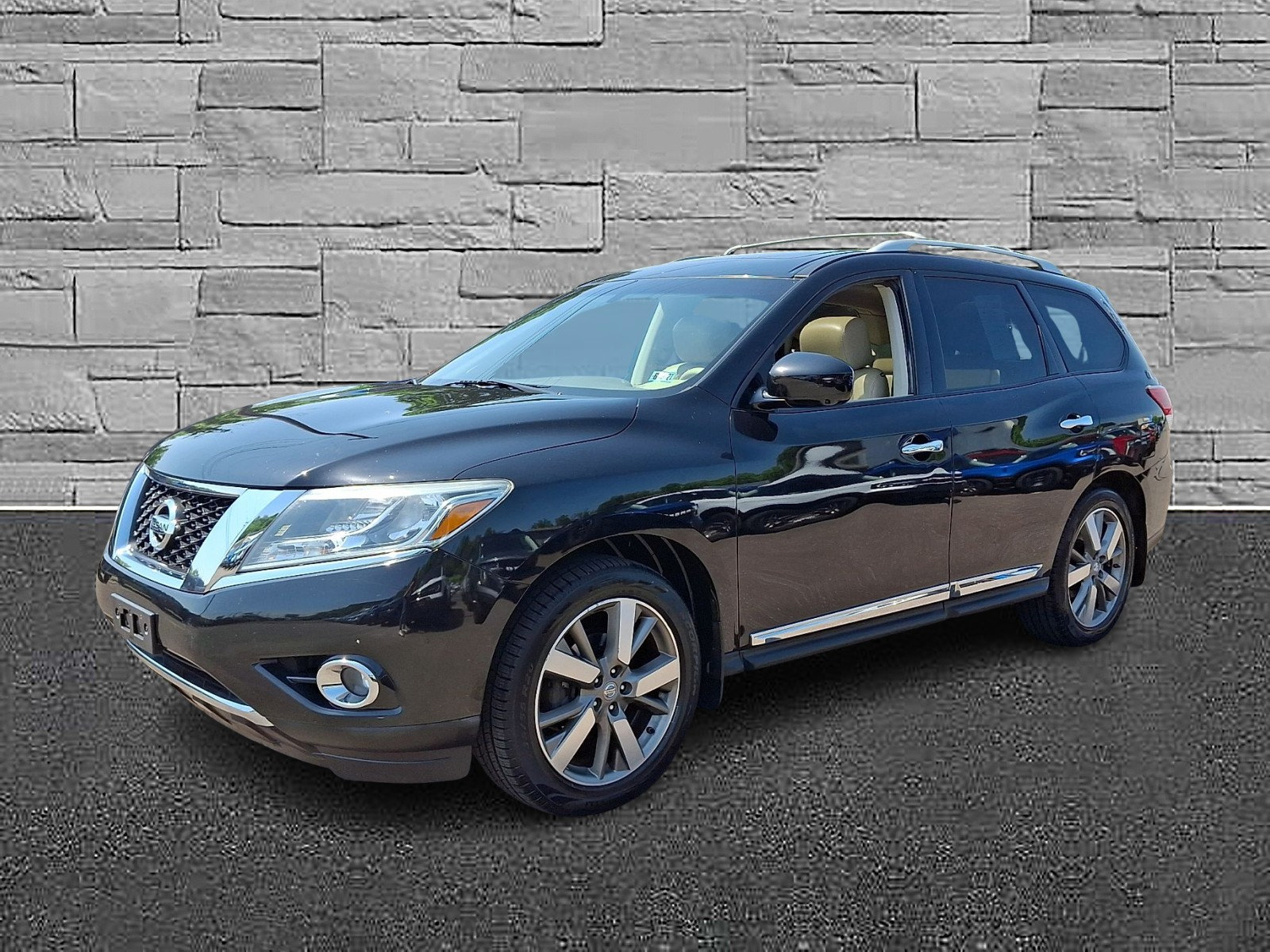 Used 2015 Nissan Pathfinder Platinum w/ Family Entertainment Package AWD/4WD image 5