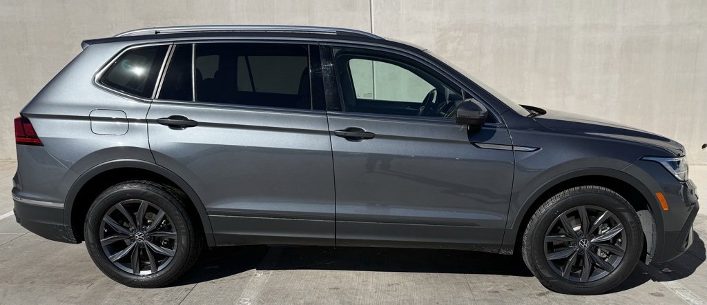 Used 2023 Volkswagen Tiguan SE image 3