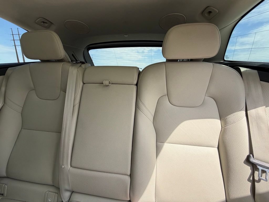 Used 2022 Volvo XC60 B5 Momentum w/ Climate Package AWD/4WD image 9