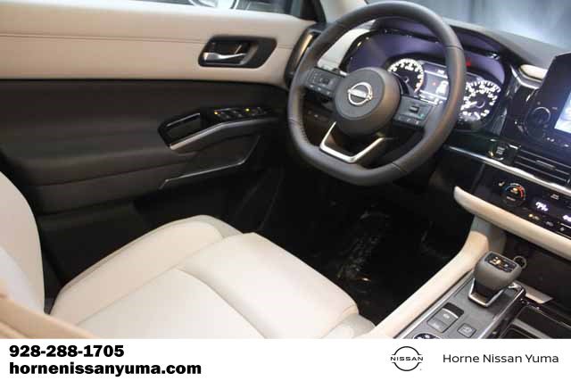 New 2025 Nissan Pathfinder SL image 11