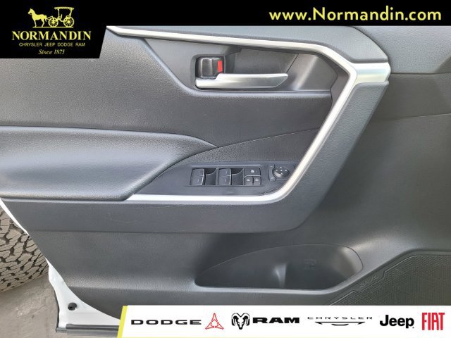 Used 2025 Toyota RAV4 XLE FWD image 15