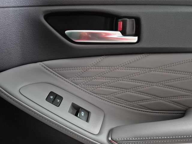 Certified 2022 Toyota Avalon Limited FWD image 34