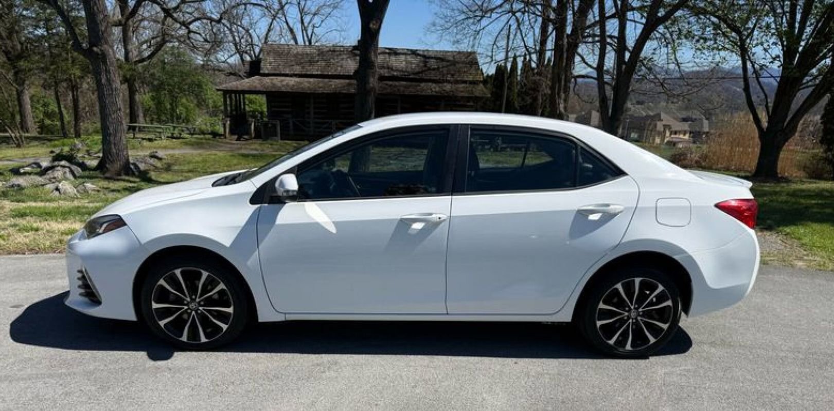 Used 2017 Toyota Corolla SE image 10
