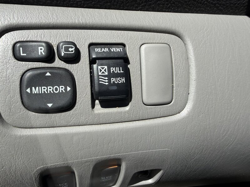 Used 2009 Toyota Sienna AWD image 33