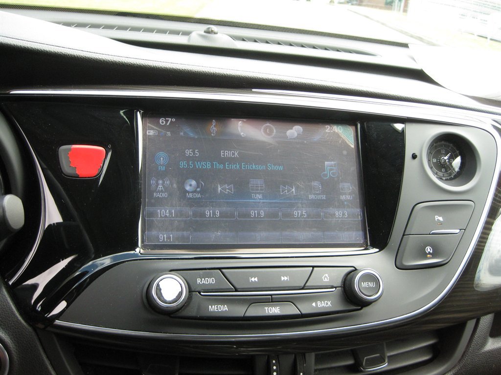 Used 2019 Buick Envision Essence FWD image 16