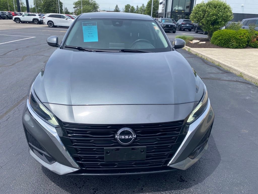 Used 2023 Nissan Altima 2.5 SV AWD/4WD image 3