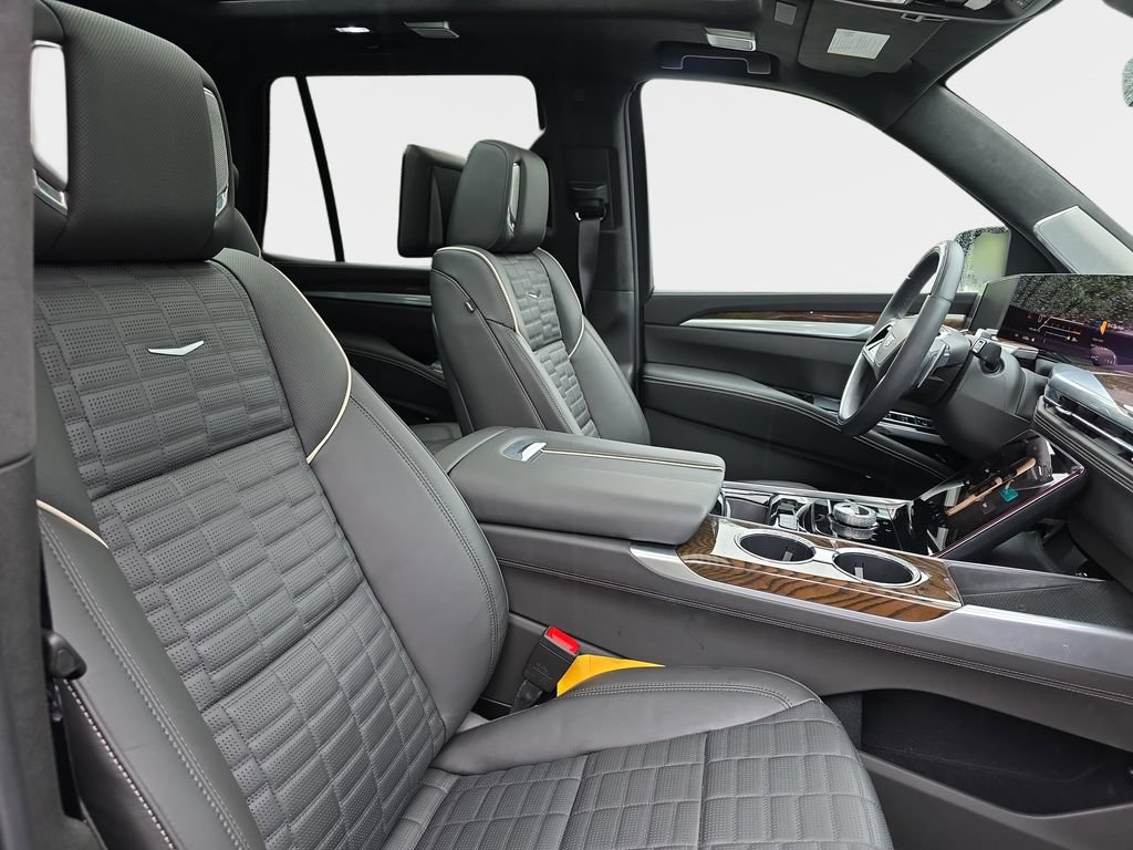 Used 2025 Cadillac Escalade Sport Platinum w/ LPO, ONYX Package AWD/4WD image 12